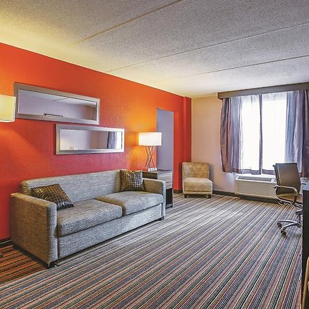 Holiday Inn & Suites Philadelphia-Runnemede/Exit 3-New Jersey Turnpike Bagian luar foto