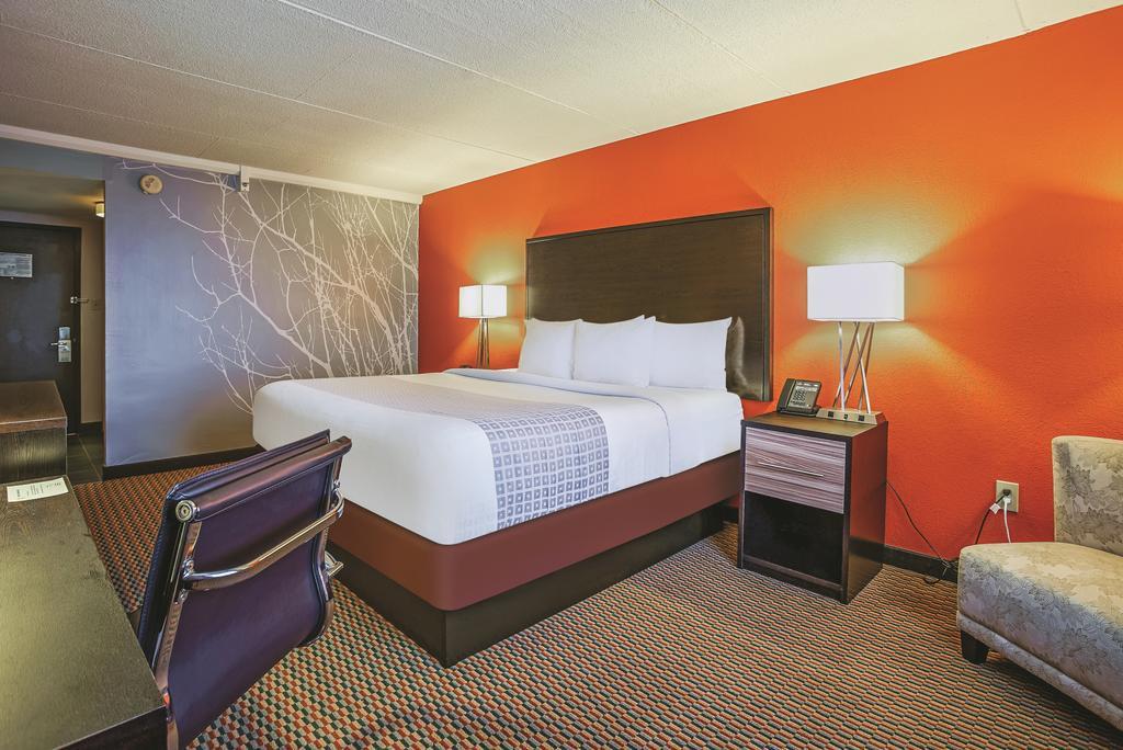 Holiday Inn & Suites Philadelphia-Runnemede/Exit 3-New Jersey Turnpike Bagian luar foto