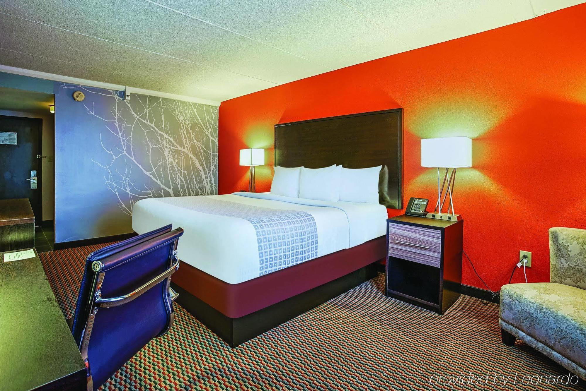 Holiday Inn & Suites Philadelphia-Runnemede/Exit 3-New Jersey Turnpike Bagian luar foto