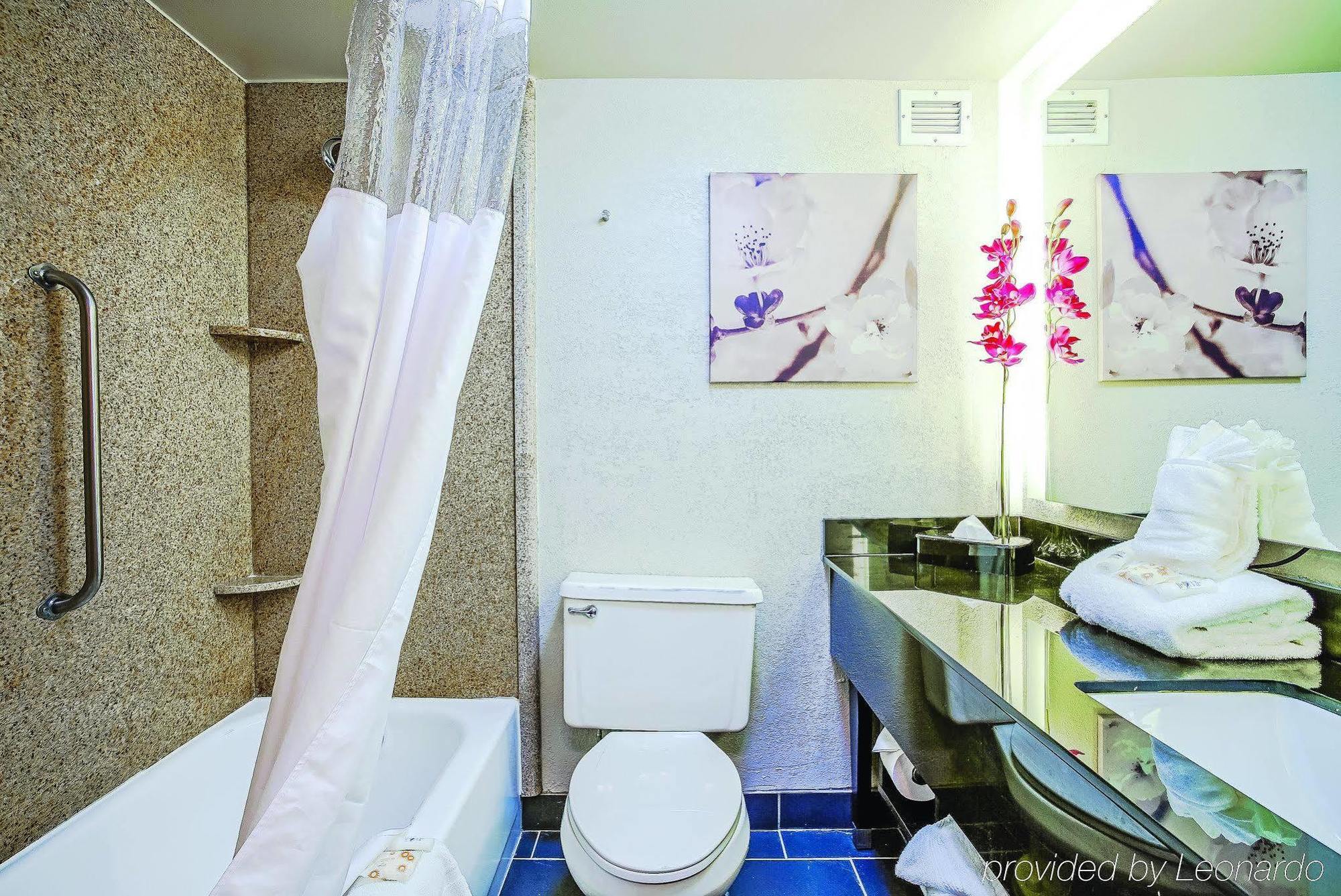 Holiday Inn & Suites Philadelphia-Runnemede/Exit 3-New Jersey Turnpike Bagian luar foto
