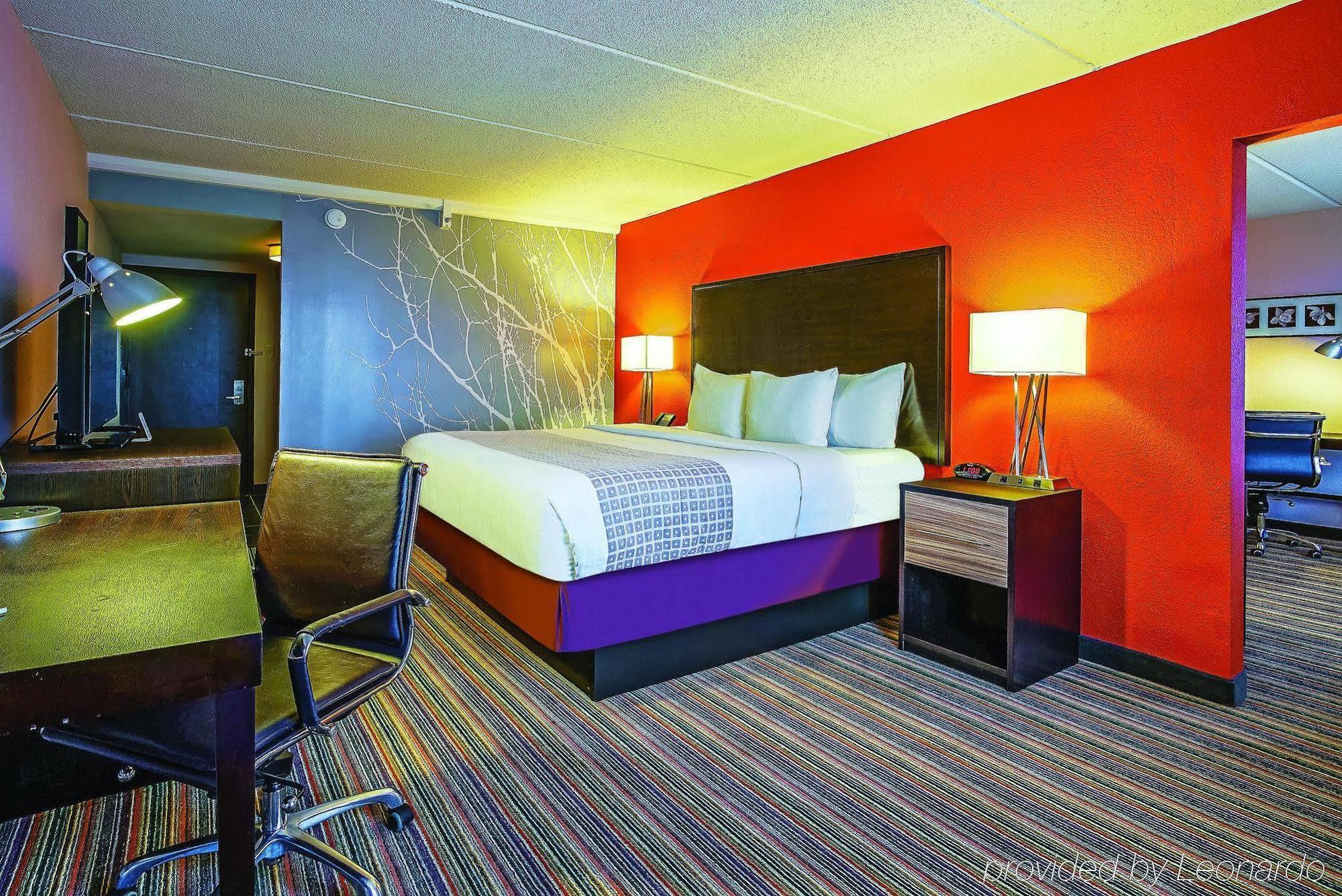 Holiday Inn & Suites Philadelphia-Runnemede/Exit 3-New Jersey Turnpike Bagian luar foto