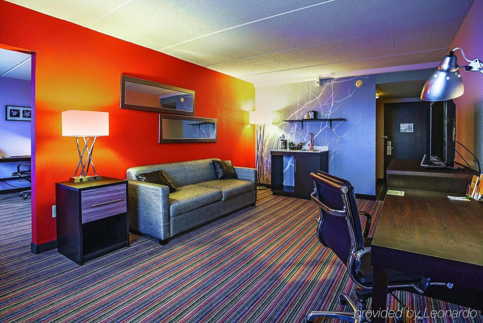 Holiday Inn & Suites Philadelphia-Runnemede/Exit 3-New Jersey Turnpike Bagian luar foto